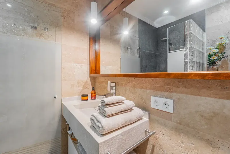 We exclusively present this terraced house with parking space located in a quiet and consolidated residential area of Lloseta. — photo 12