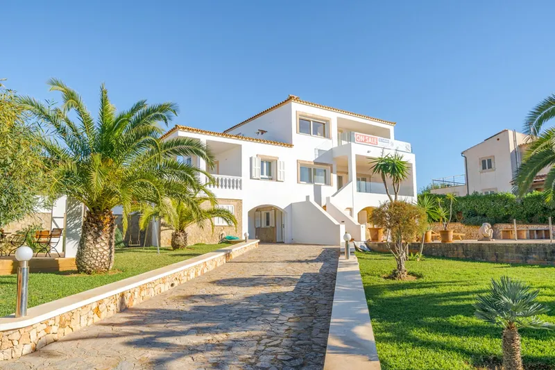 Spacious villa on Sa Punta in Portocolom with sea views — photo 1