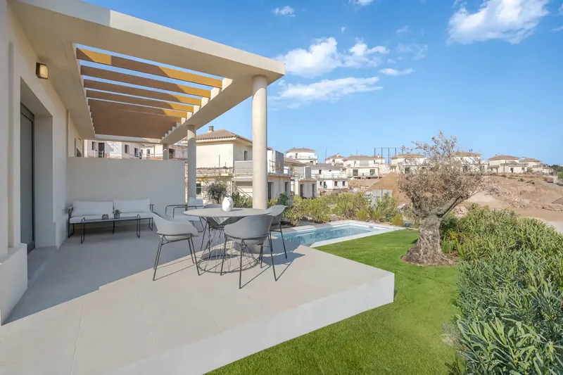 Live the most exclusive Mediterranean in Sunrise Bay Residences, a set of villas on the coast of Mallorca. — photo 6