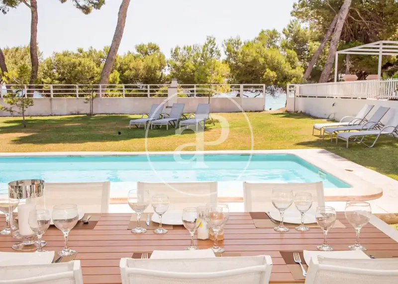 This 470 m² beachfront house in Puerto de Alcudia is a wonderful place to enjoy relaxing holidays by the sea — photo 12