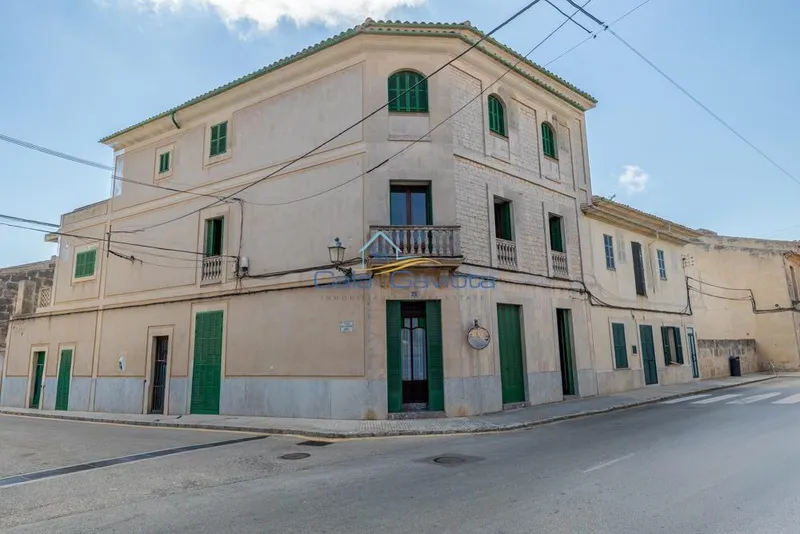 Building — photo 1