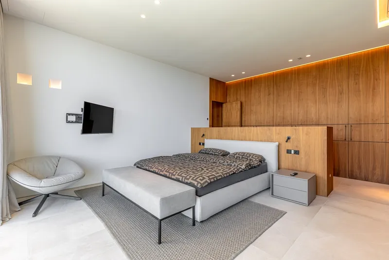 Spectacular, almost new seafront luxury villa in Puig de Ros — photo 10