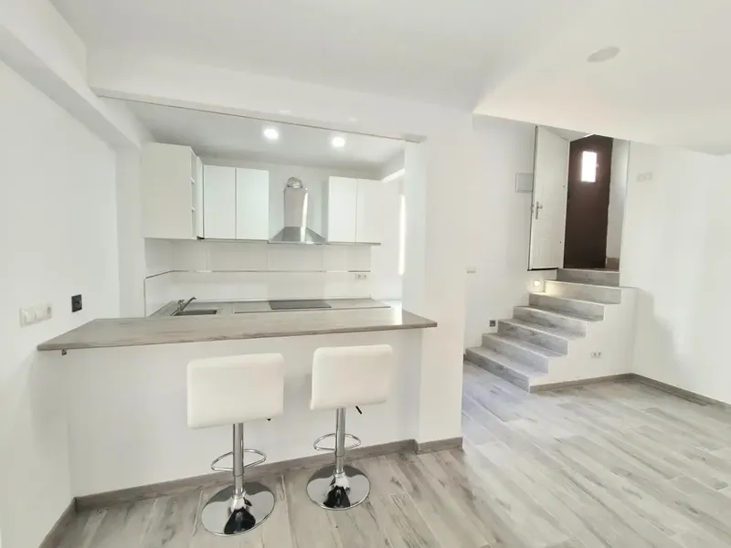 A few steps from the fine sandy beach of Peguera, this spacious townhouse presents a rare opportunity for those who want — photo 8
