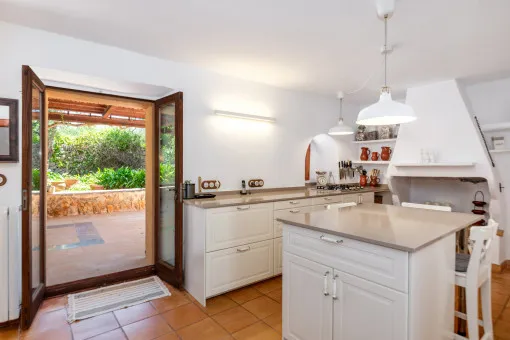 Manacor, romantic finca with dreamlike garden, own olive grove and wonderful views over the valley in the east of Mallorca — photo 11