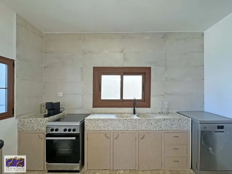 Fincas Roque Inmobiliaria is proud to present this impressive single-family villa located in a privileged location, on the first line — photo 8