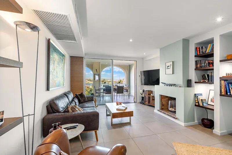 Stylish penthouse with fantastic sea views in Bendinat — photo 11