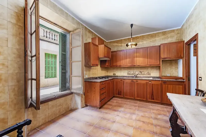 Undoubtedly one of the largest houses in Pollensa, this beautiful 19th-century Mallorcan house is located on one of the most central streets — photo 3