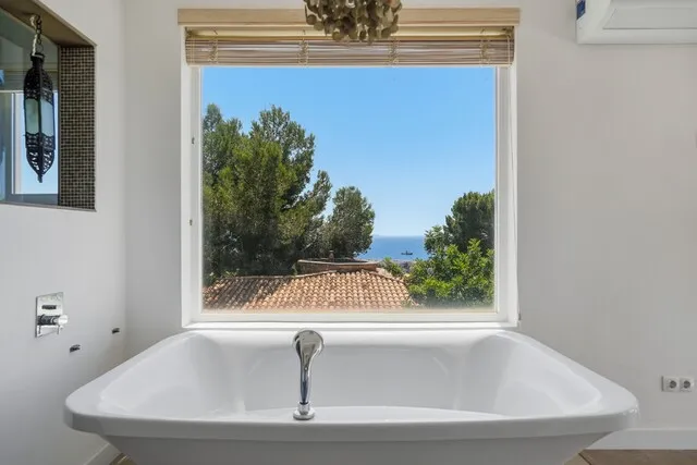 Elegant sea view villa for sale in Costa d’en Blanes, Southwest Mallorca — photo 12