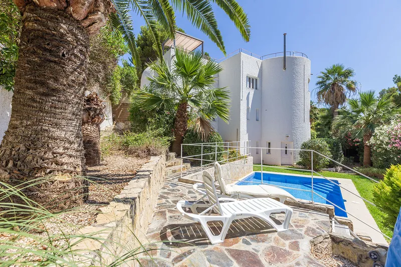 Mediterranean tower villa with roof terrace in a popular residential area — photo 2