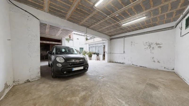 Spacious village house with terrace and large garage in Porreres — photo 5