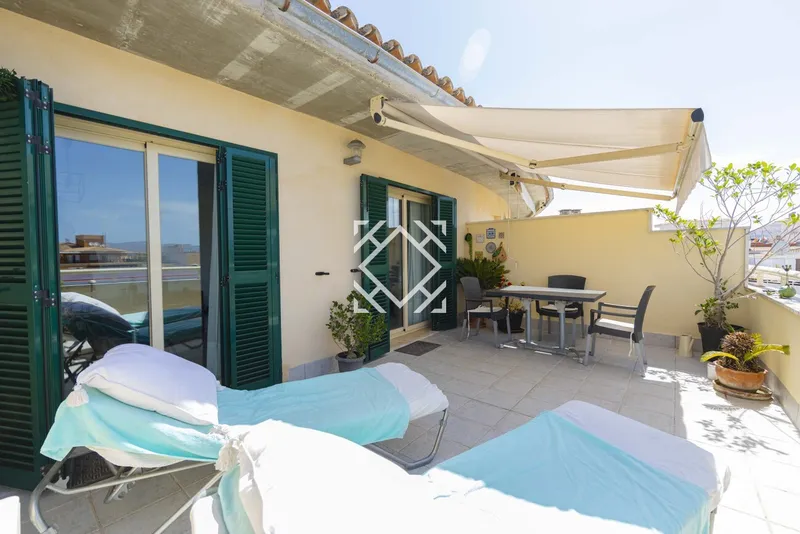 Exclusive penthouse for sale in Puerto de Alcudia, Mallorca — photo 1