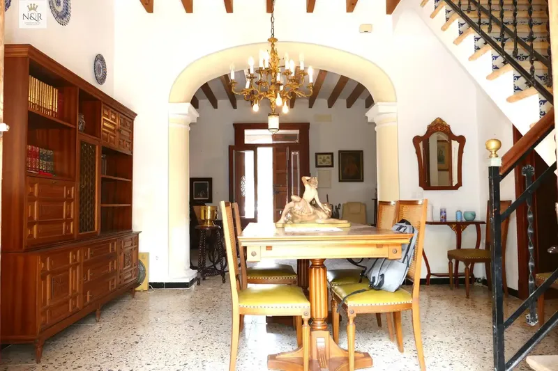 IKV00379-1. Spectacular manor house for sale in the center of Biniali with garage and large garden, built in 1900. — photo 12