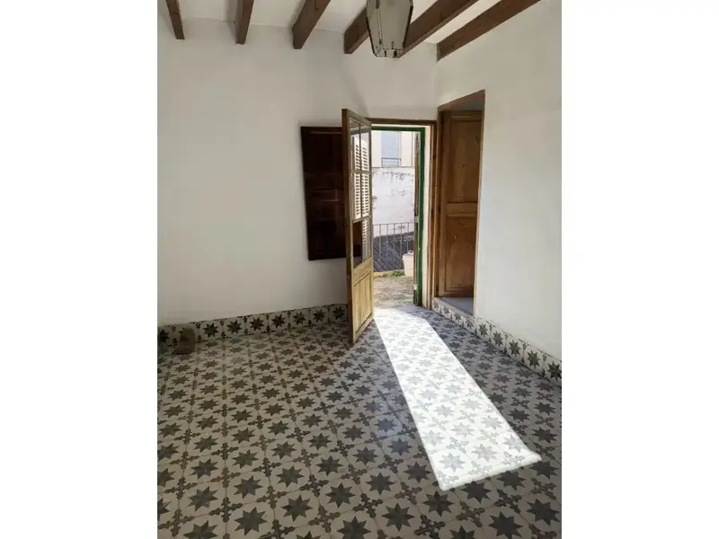 Two independent single-family houses are offered, both at the registry and cadastral level, located in a consolidated and well-connected area — photo 2