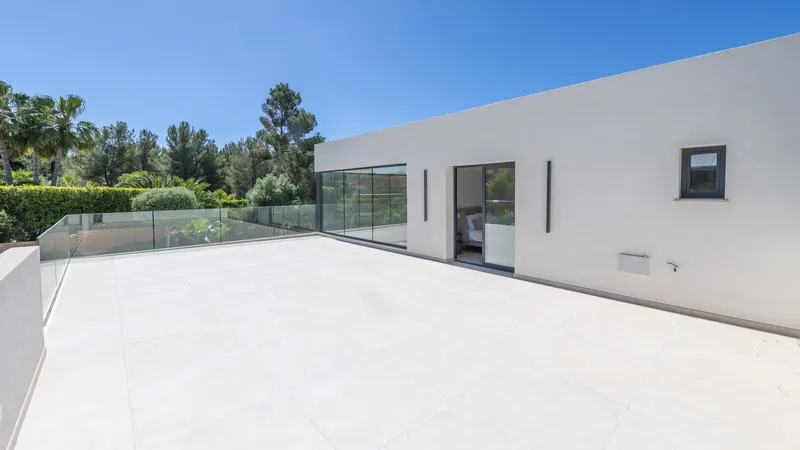 High-quality renovated villa in Nova Santa Ponsa, in a quiet and private location — photo 11
