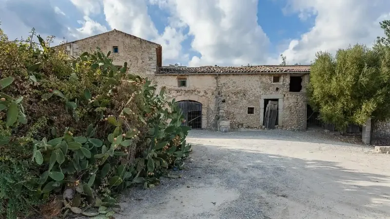 Old house for renovation in Moscari, 198 m2 built and possibility of second half-height floor on a 738 m2 plot with — photo 5