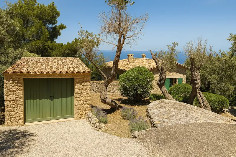 Property with sea views and great potential — photo 8