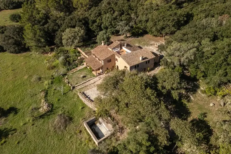 This charming country house offers the perfect combination of traditional Mallorcan charm and modern design, ideally situated — photo 10