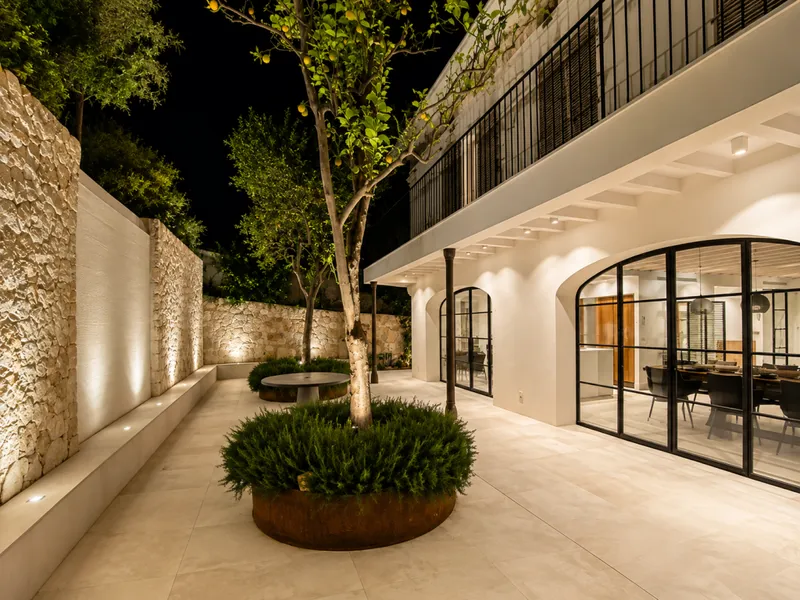 Ref. 2114; Luxurious historic villa with pool in Palma, El Terreno, for sale — photo 2