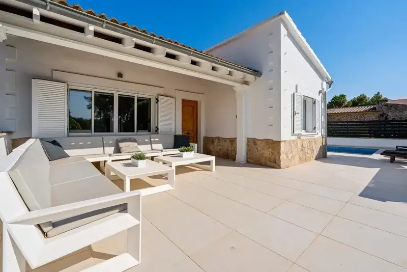 This attractive single-storey villa for sale in Bonaire offers a comfortable Mediterranean lifestyle in one of the residential areas — photo 3