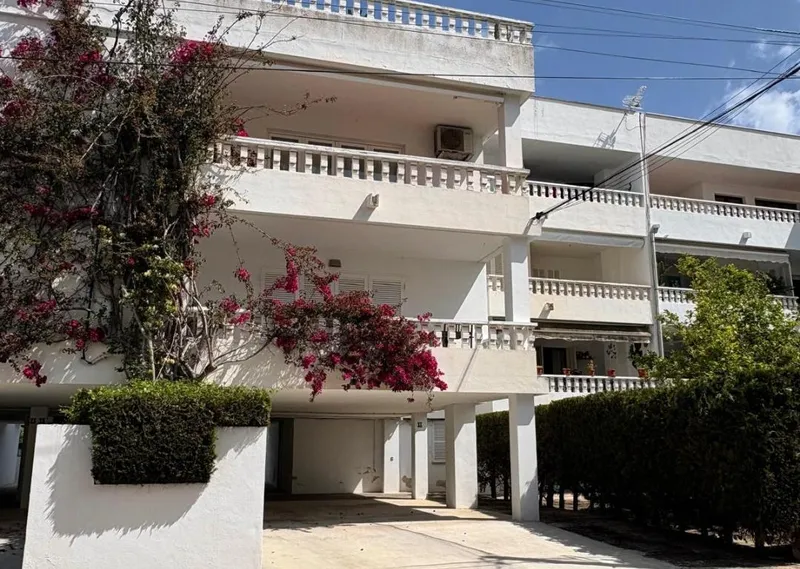 SOLD Spacious Apartment with Partial Sea Views and Exceptional Potential Steps From Pine Walk, Puerto Pollensa — photo 1