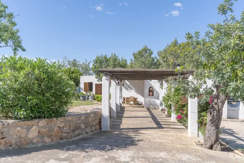 This charming finca embodies the original feeling of Mallorca: tranquility, nature, privacy and plenty of space to live — photo 3
