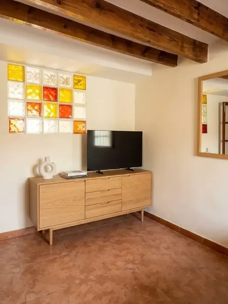 Important: The photographs in the advertisement are for guidance and show a possible renovation proposal of how the property could look after — photo 3