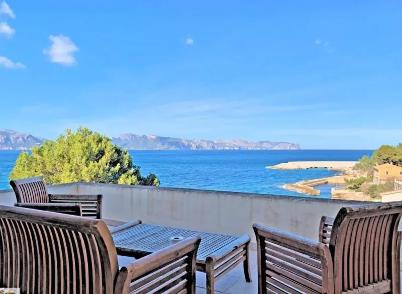 Residential building in Mal Pas Alcudia with direct access to the sea and stunning views — photo 4