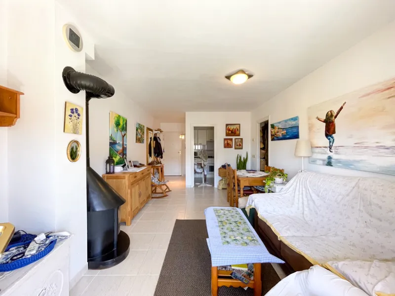 Sunny 2-bedroom apartment with private parking — photo 5
