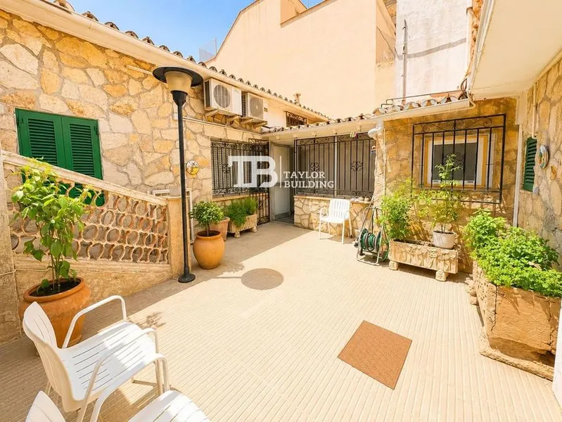 Terraced house in Calle Del Hort de los Puputs, Camp Redo, Palma de Mallorca — photo 1
