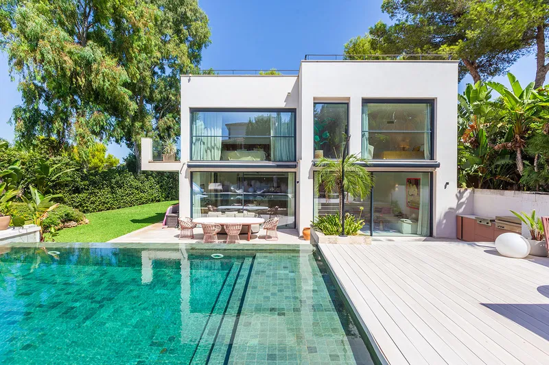 Elegant villa with top amenities and plenty of privacy — photo 2