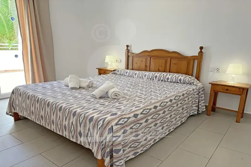 This magnificent detached villa is located in a peaceful urbanization Punta des Port just 400 meters from the charming beach of — photo 12