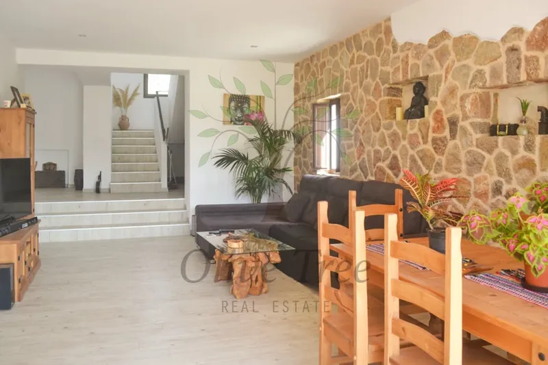 House 3 Bedrooms — photo 1