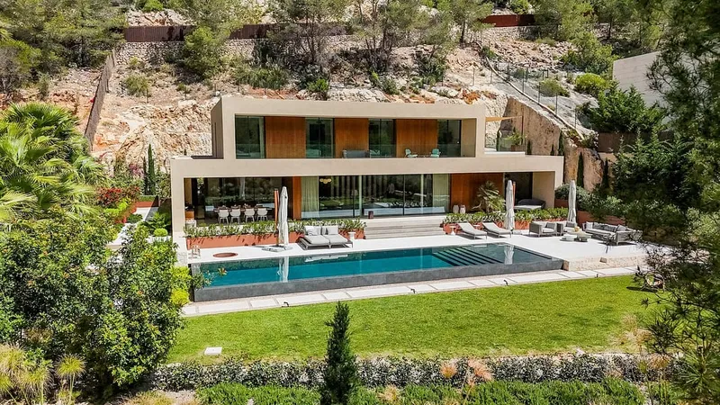 Contemporary Villa with Open Views and Seamless Indoor-Outdoor Living in Son Vida — photo 3