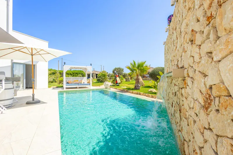 Modern and sunny villa with beautiful sea views located just minutes from Cala LLombards — photo 3