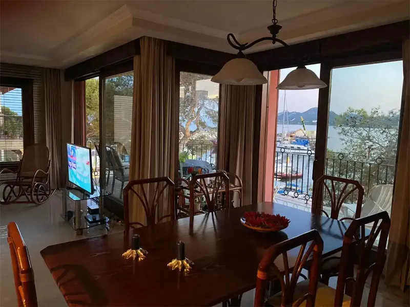Vivienda con impresionantes vistas del puerto marítimo, costa y paseo marítimo de Cala Ratjada. Amplio salón-comedor con salida a terraza co — photo 7