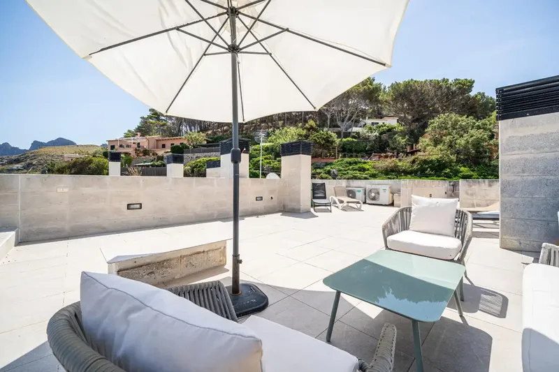 First floor facing the sea with 76m2 rooftop terrace in Cala San Vicente and possibility to acquire underground parking space. — photo 3