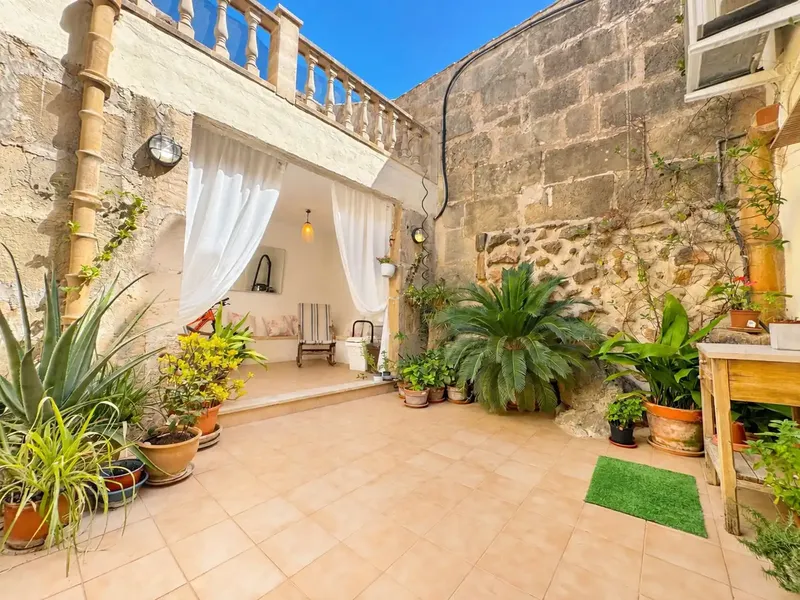 Distributed over 3 floors with great charm, this renovated 144 m2 house in Pollensa has a patio and terraces of approx. 44 m2, 3 ha — photo 9