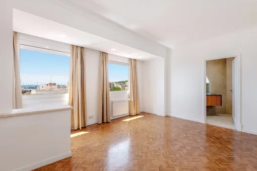 Son Armadams, exclusive penthouse with spacious L-shaped terrace and views over Palma, the harbour and the cathedral — photo 11