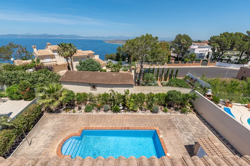 Villa with rental license and stunning views of the coast of Palma in second sea line — photo 1