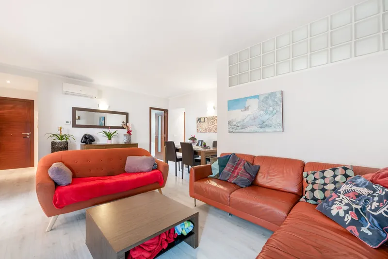 Modern apartment in a building with lift and terrace 154m2 — photo 4