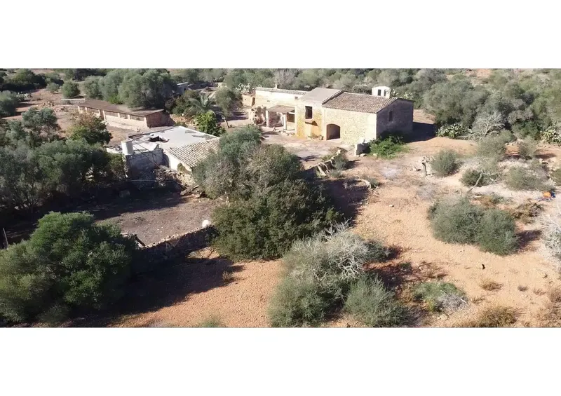 Unique opportunity! Large rustic estate of 304,031 m² for sale in the exclusive area of Cala Pi, ideal for agricultural operations or — photo 3