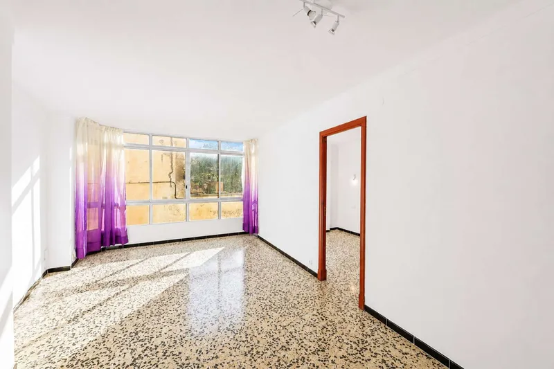 Two-family house with 7 rooms, 3 bathrooms & garage for sale — photo 1
