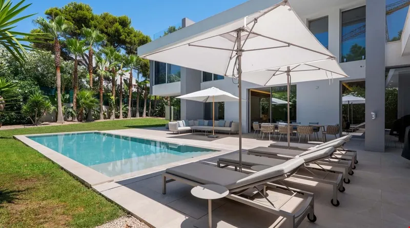 Spacious contemporary villa with private pool and gardens for sale in Santa Ponsa — photo 3