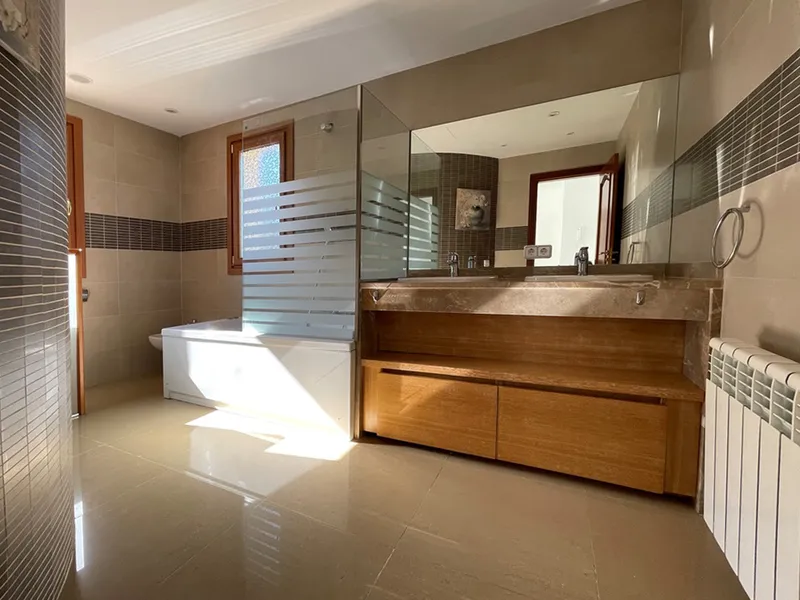 Splendid 4-bedroom villa with pool and sea views in the Santa Ponsa area — photo 9