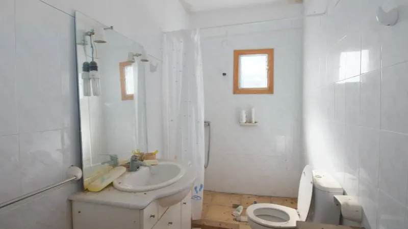 Finca of 22370 m2 with 213 m2 built, 88 m2 as dwelling and 125 m2 as agricultural, including a 35 m2 pool and garage — photo 12