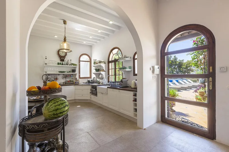 Beautiful villa in a quiet residential area near Palma — photo 7