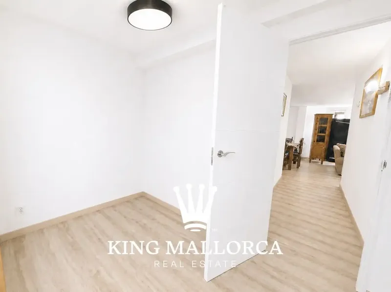 Seafront Apartment with 4 Bedrooms, 1 Bathroom (Possibility of 2), Terrace, Rooftop, 123 m² – Sa Ràpita, Mallorca — photo 2