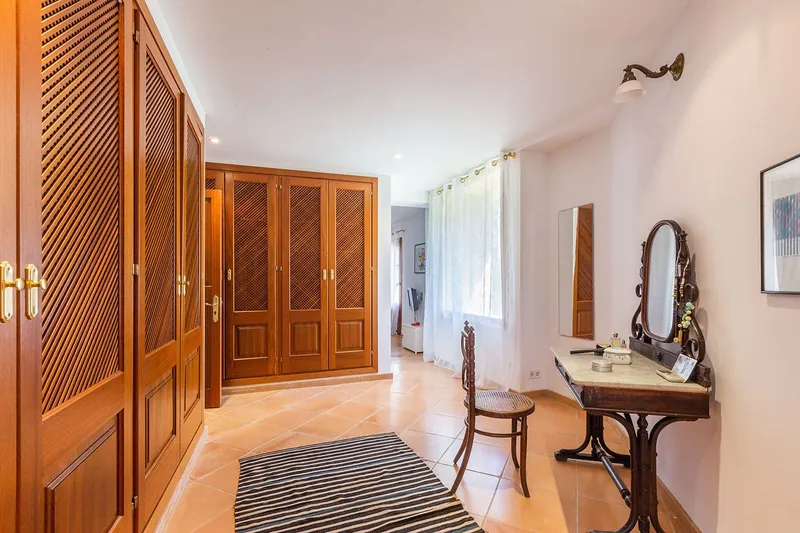 Investment property: Mediterranean estate with versatile uses — photo 10