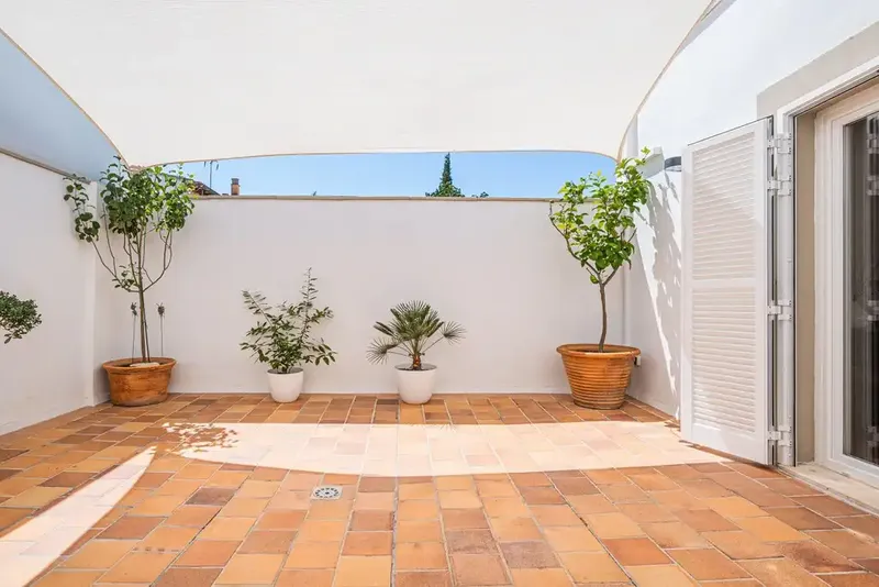 Located in the charming village of Consell, this magnificent townhouse offers spacious interiors, modern amenities and spectacular — photo 2
