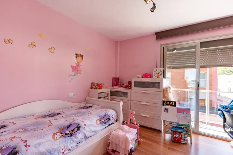 Beautiful and Bright Apartment Ready to Move In — photo 11